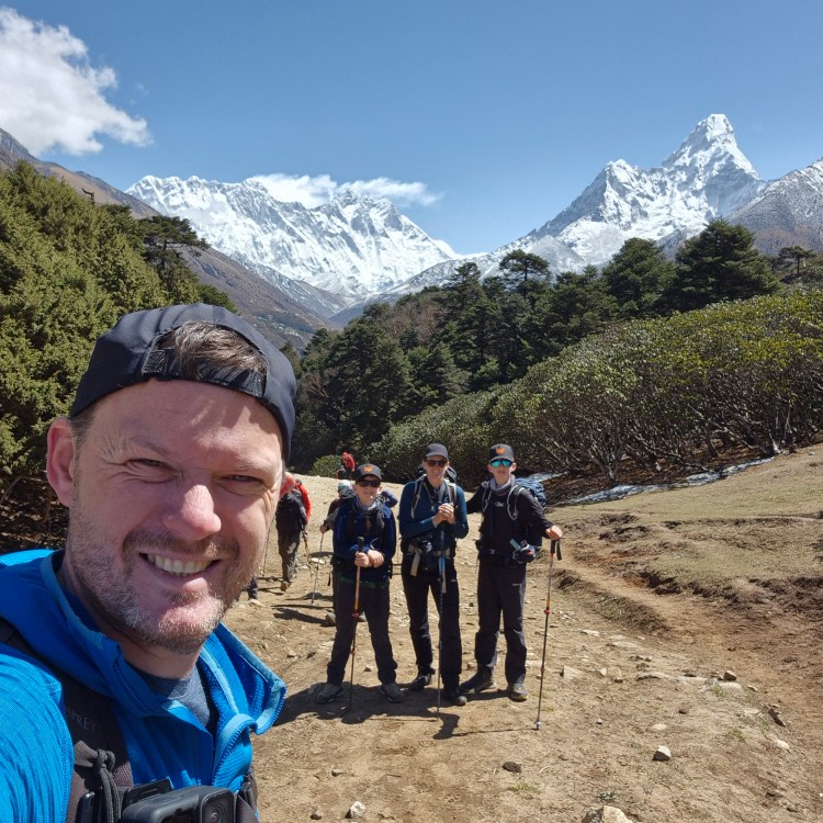 Family Russell-Smith with Everest in the background